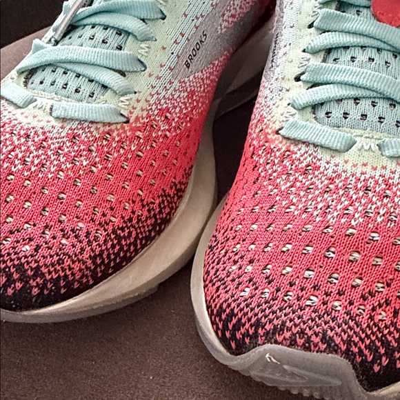 Brooks Vevitate 2 Womens 6.5 Running Shoe Coral, Blue & Black Knit - Picture 3 of 11